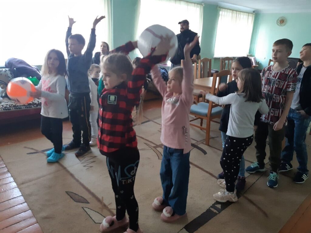 Цікаві заходи та творчі майстерки для дітей-переселенців