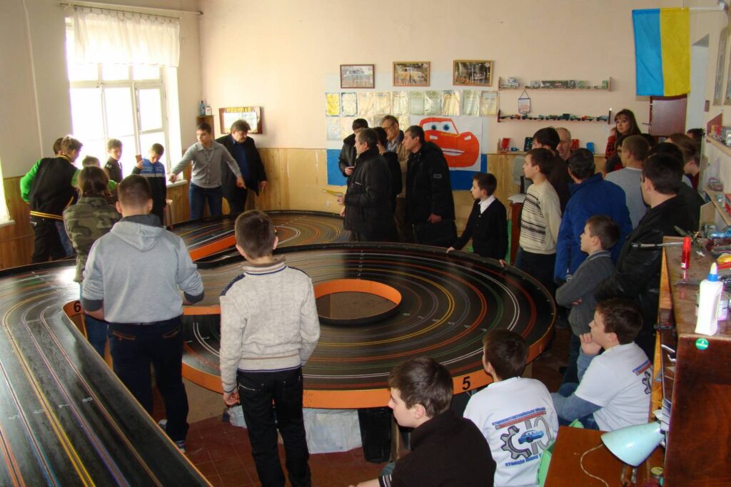 ОБЛАСНІ ЗМАГАННЯ З АВТОМОДЕЛЬНОГО СПОРТУ В КАМ&rsquo;ЯНЦІ- ПОДІЛЬСЬКОМУ