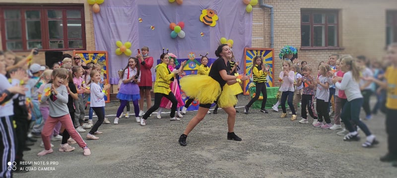 Світ творчості нам відкриває двері
