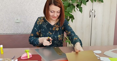 Відео заняття гуртка “Виготовлення сувенірів “.