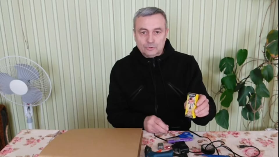 Віктор Гуменюк : МАШИНКА З КАРТОНУ