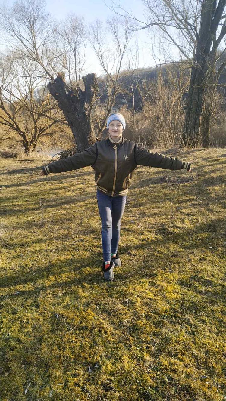 Працюємо над технічними вправами -трюками, вправи біля станка, розтяжка і повтор комбінацій.