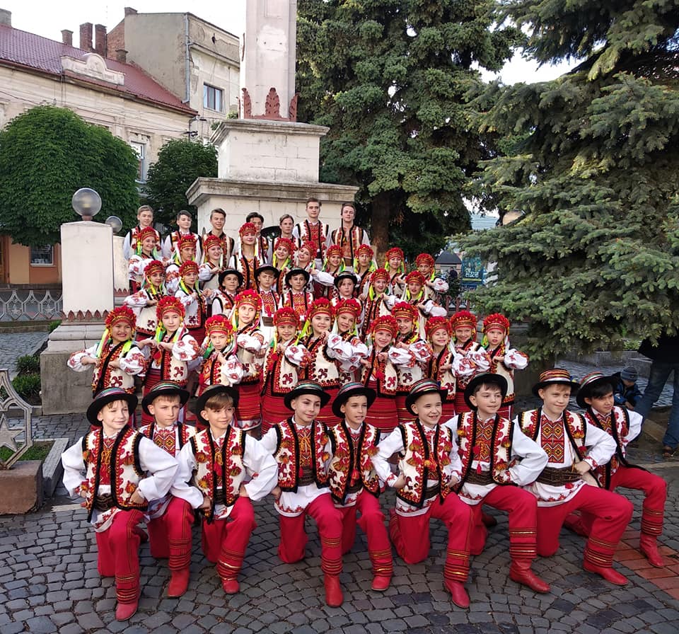 Вітаємо творчі художні колективи Центру дитячої та юнацької творчості