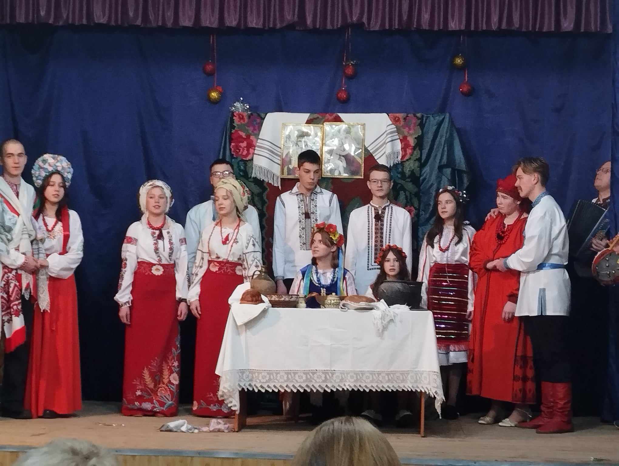 У хороводі народних обрядів