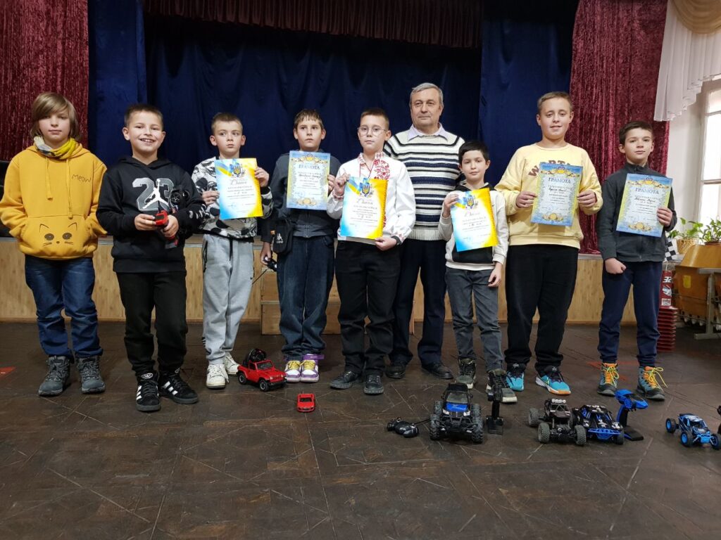 Змагання з автомодельного спорту в категорії “Ел-іграшка”.