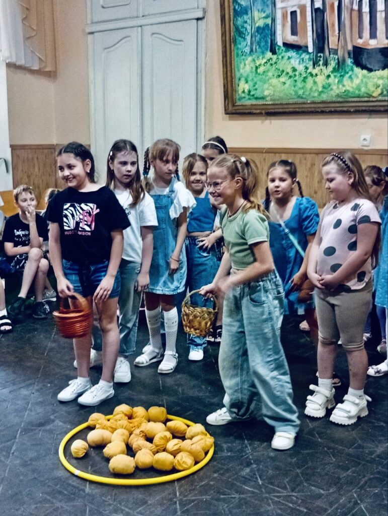Якщо модним хочеш бути треба джинси одягнути!